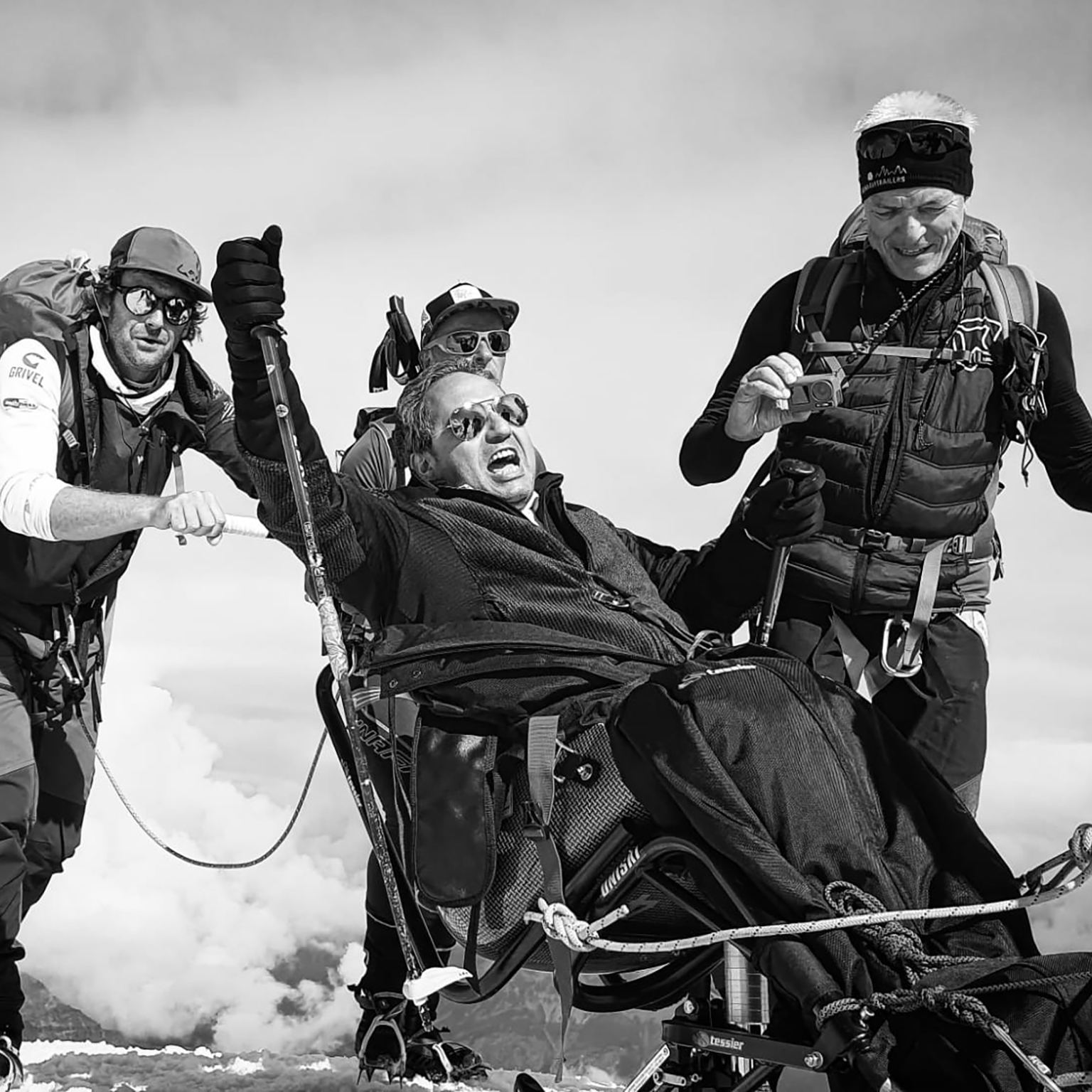 La foto simbolo di Alpinisti InSuperAbili vede Egidio Marchese nel tratto finale prima della vetta