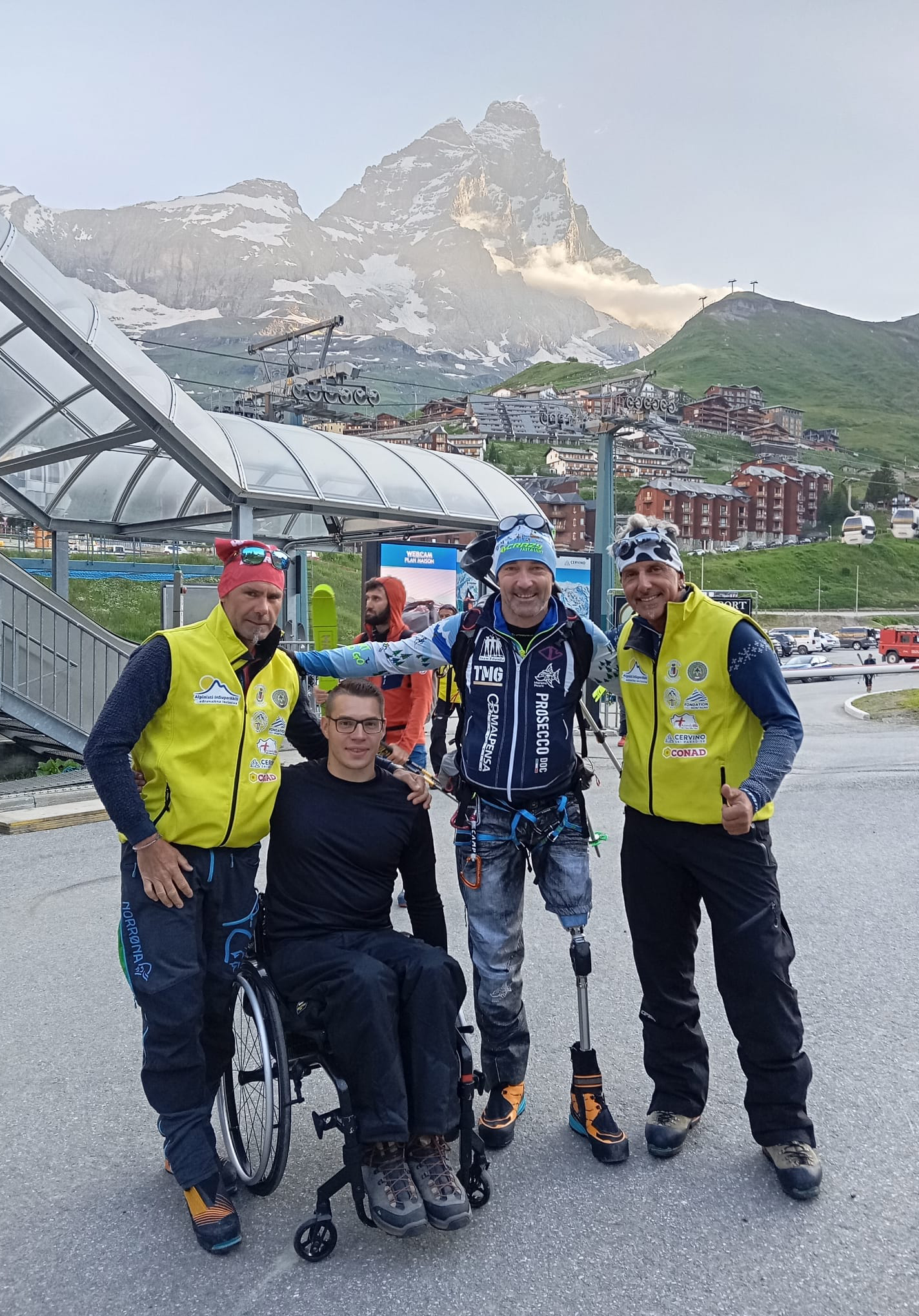 Roby Ferro, Raffaele Pellegrino, Moreno Pesce e Daniele Boero ai piedi della Gran Becca