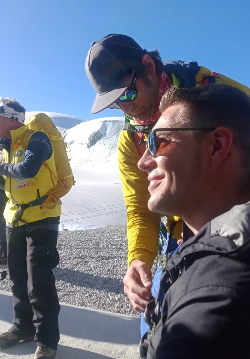 Un momento di intensa commozione sui 4.165 metri del Breithorn